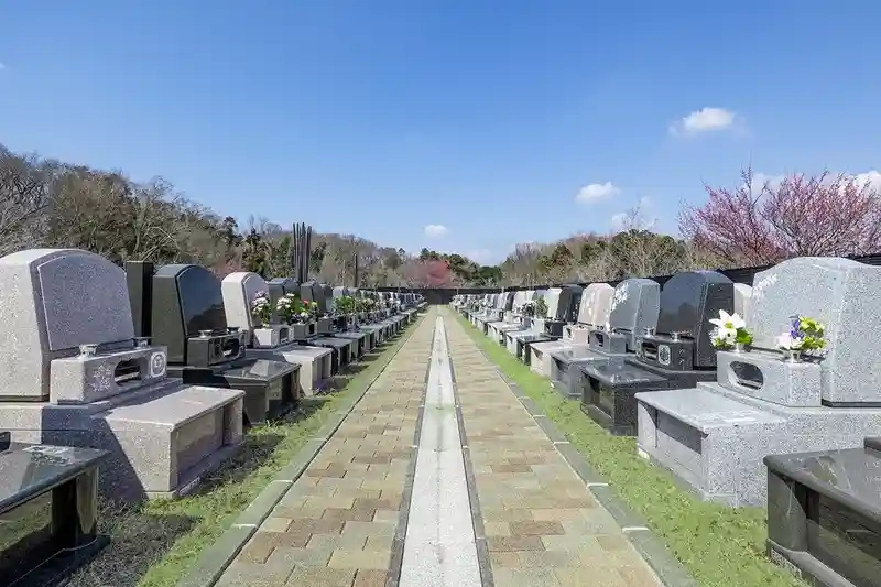 豊かな自然と落ち着いた雰囲気の霊園