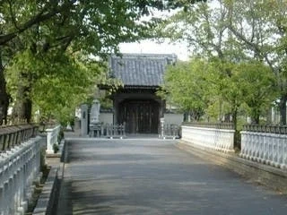 取手市にある寺院墓地