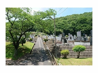 豊かな自然と落ち着いた雰囲気の霊園