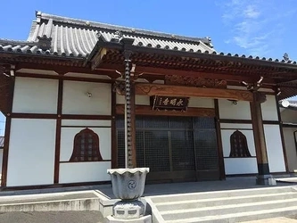 バリアフリー設計の寺院墓地