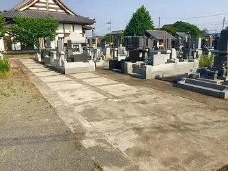 足利市にある寺院墓地