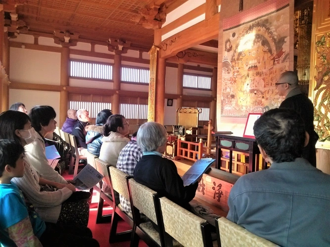 真言宗豊山派 三嶋山 長福院 熊野曼荼羅図 絵解きの様子