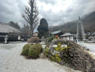 バリアフリー設計の寺院墓地