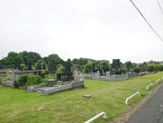 豊かな自然と落ち着いた雰囲気の霊園