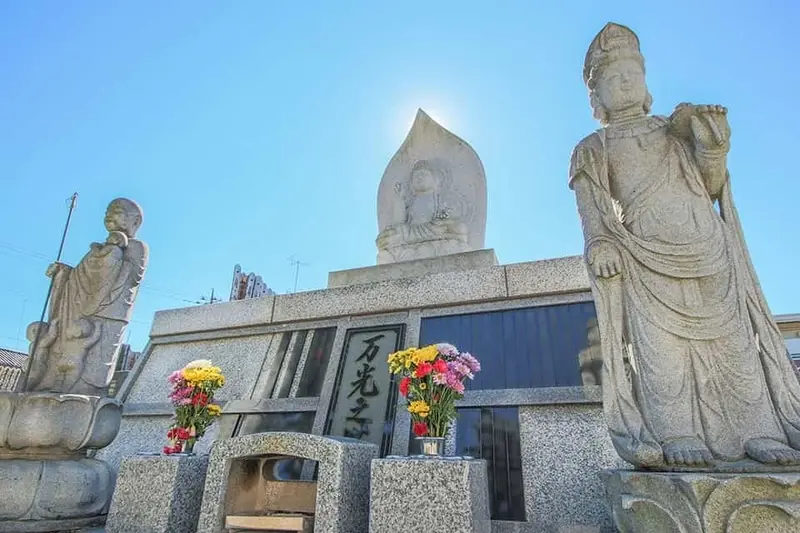 長勝寺「万光の塔」 永代供養墓「万光の塔」