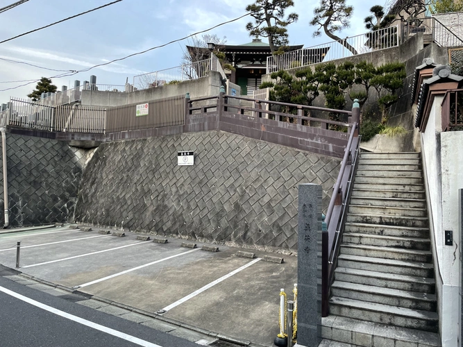 真英寺 駐車場の写真