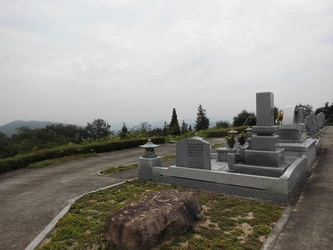 宗教不問の寺院墓地