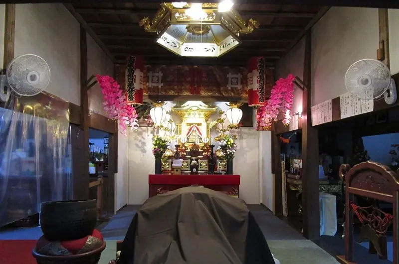 法道寺墓苑 本堂内陣