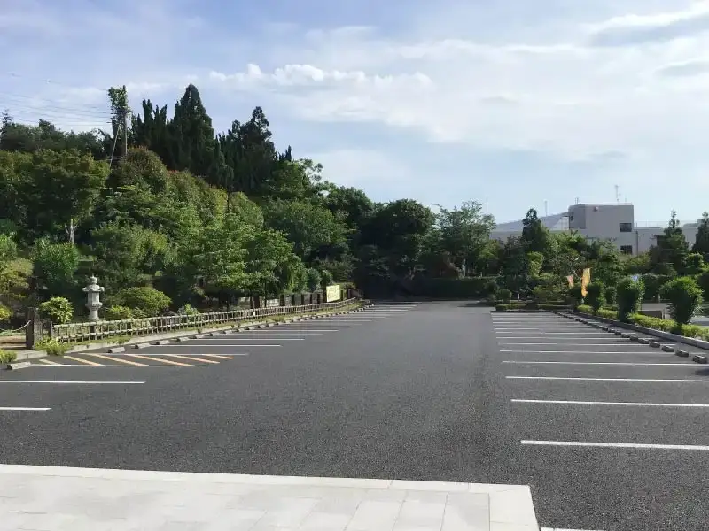 朝陽の杜墓苑『東の丘』 駐車場の写真