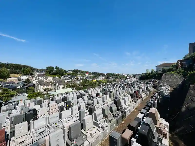 高台にある霊園