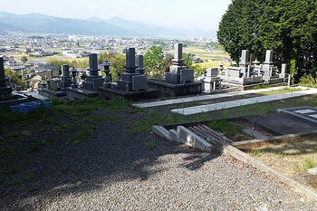 自然豊かな東温市の安息の聖地