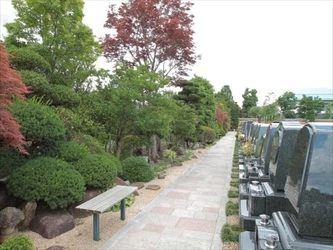 秋の京都をモチーフにした陵墓