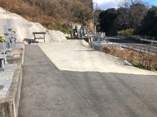 教法寺墓苑 駐車場の写真