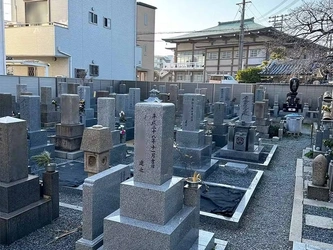 落ち着いた雰囲気の寺院墓地