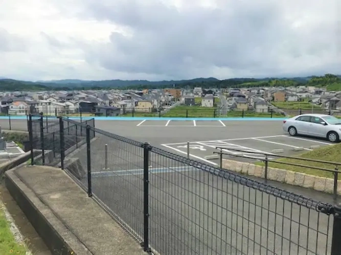 東山墓地 駐車場の写真