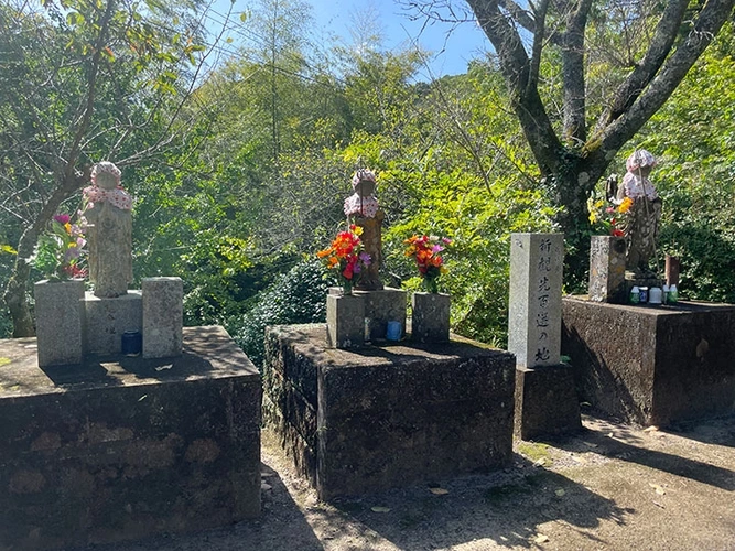 御橋観音寺 のうこつぼ 