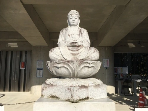 球陽寺 球陽廟 (納骨堂) コザ大仏（阿弥陀如来）