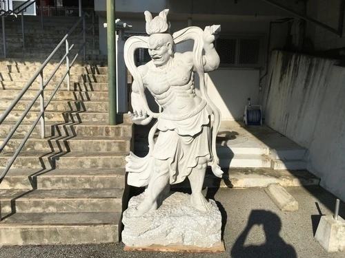 球陽寺 球陽廟 (納骨堂) コザ仁王（金剛力士〈阿形〉）