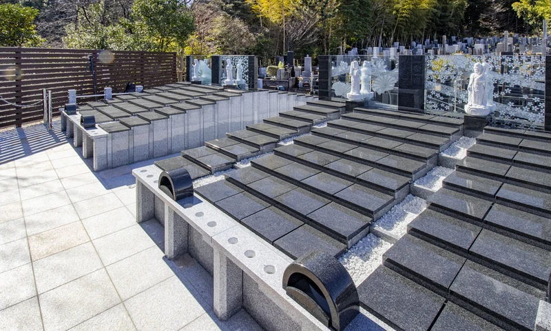 永代供養付個別墓「やすらぎの郷」（個人墓誌・台形型・１基）の写真1