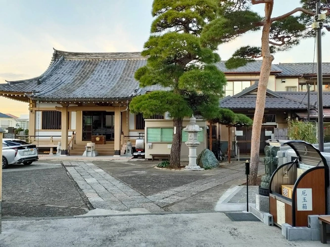 世田谷区 龍泉寺墓苑 ～蛍～
