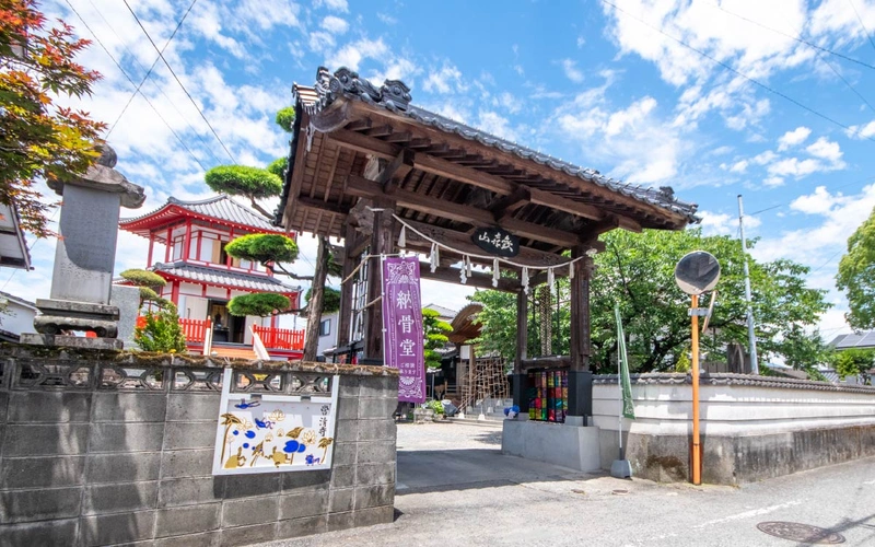 常清寺・樹木葬 永代供養墓 山門