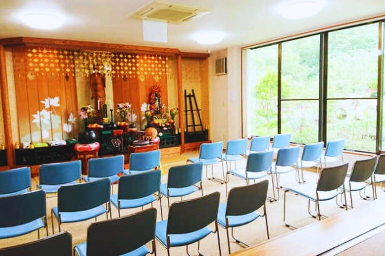 光明寺墓地公園 法要施設の写真