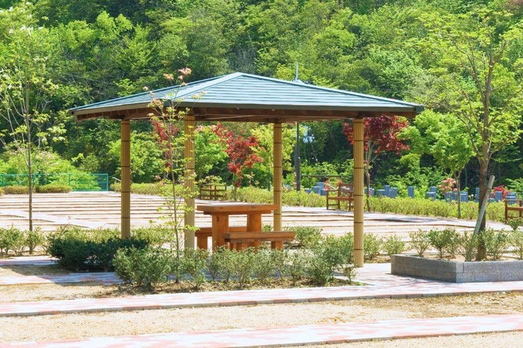 光明寺墓地公園 休憩施設の写真