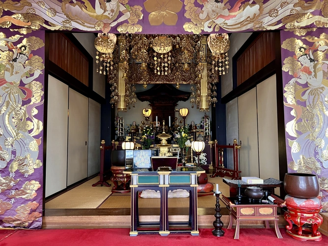 本堂内陣