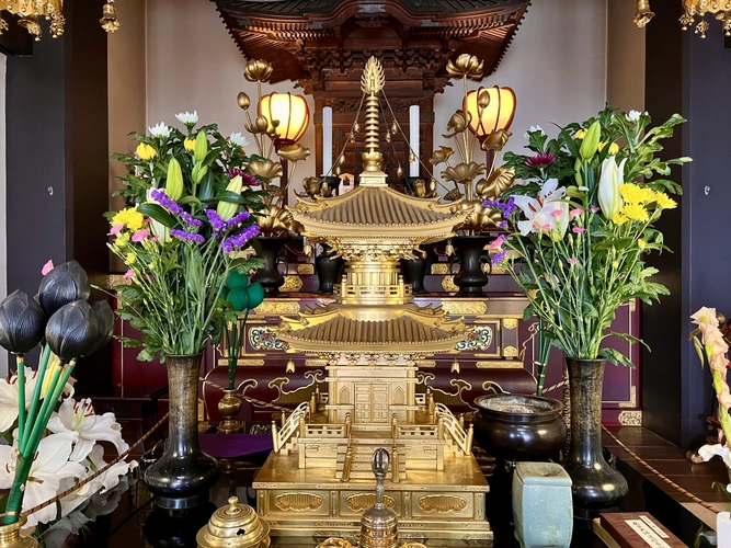 本堂内陣