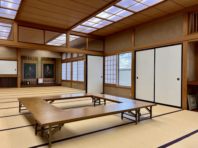 客殿　ご法要後には、客殿にてお食事を召し上がることもできます。