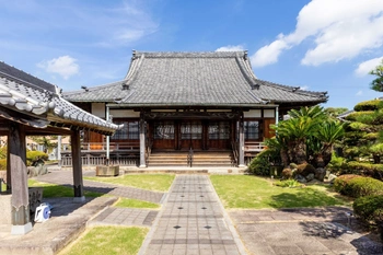 緑豊かで心落ち着く愛西市の寺院墓地