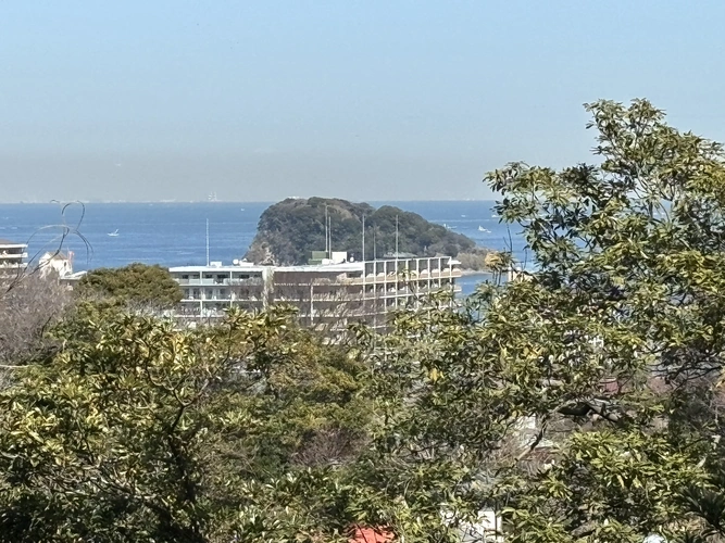 横須賀ヒルズ樹木葬ふじみ 東京湾の猿島を一望