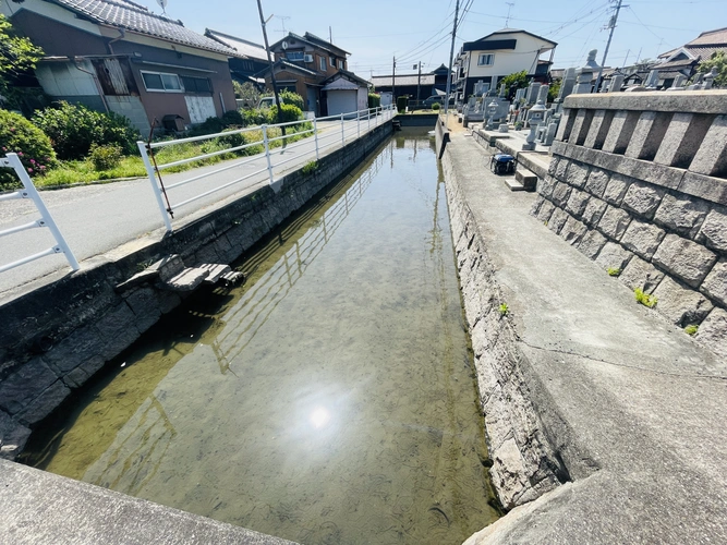 庭瀬墓地 小川