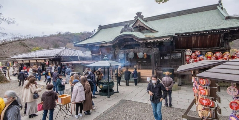 少林山達磨寺 永代供養墓・樹木葬 多くの人で賑わう境内