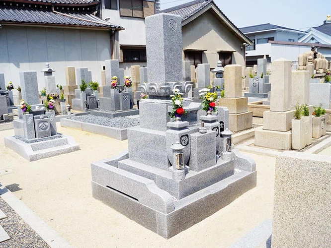 大阪市中央区 興徳寺墓地