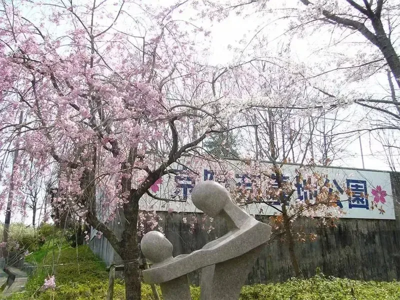 霊園入口