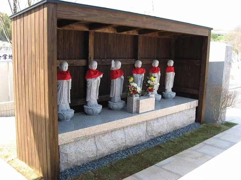 六地蔵のお出迎え