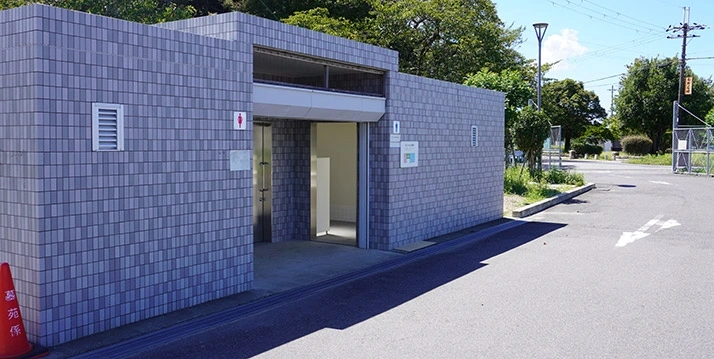 岸和田市墓苑（流木墓苑） トイレの写真