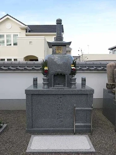 西上寺合祀墓 『 月影之塔 』