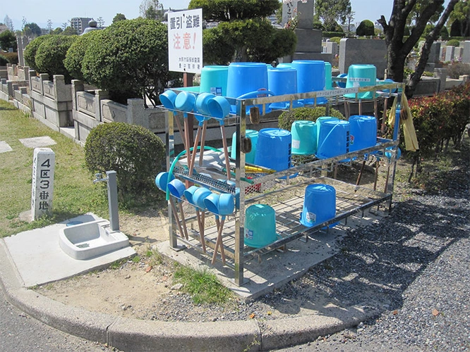 大阪市設 服部霊園 水汲み場の写真