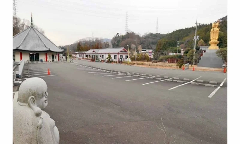 阪奈霊園 駐車場の写真