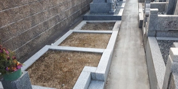 バリアフリー設計の墓地