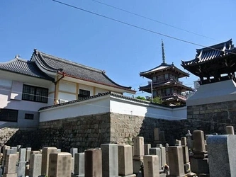 大阪市中央区にある寺院墓地