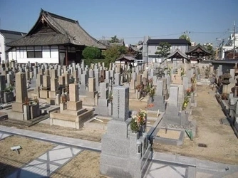 大阪市天王寺区にある寺院墓地