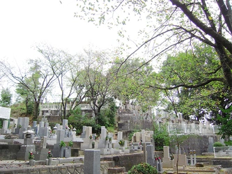 緑豊かな辨順寺霊園（鉢ヶ峯）