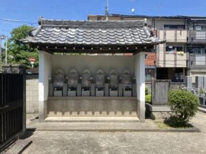 お地蔵様が見守る霊園