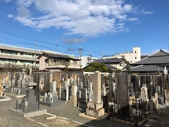 京都市左京区にある寺院墓地