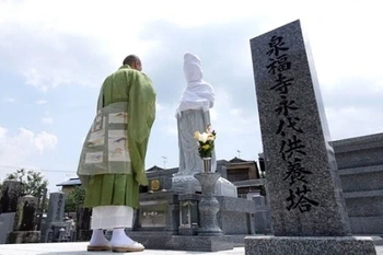 向日市にある寺院墓地