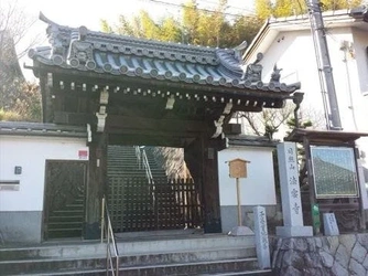 京都市北区にある寺院墓地