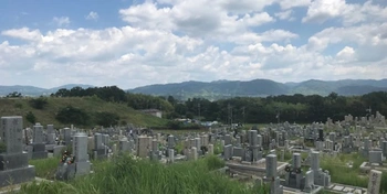 豊かな自然と落ち着いた雰囲気の霊園